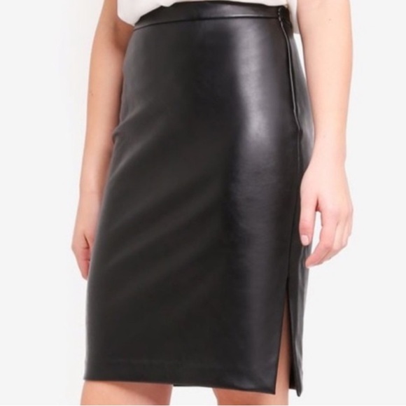 BLACK BANANA REPUBLIC FAUX LEATHER PENCIL SKIRT IN BLACK SIZE US 4 - Picture 2 of 15